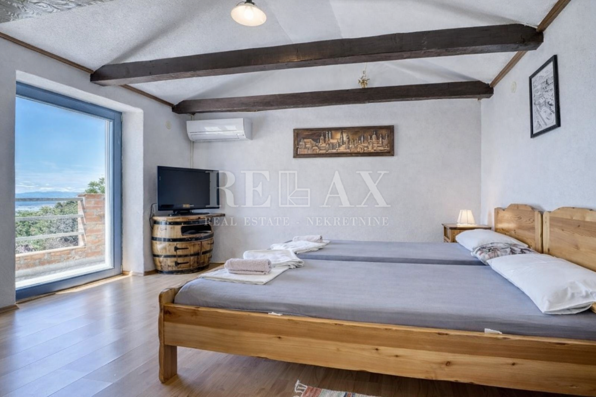 Crikvenica - čudovita kamnita hiša na mirni lokaciji