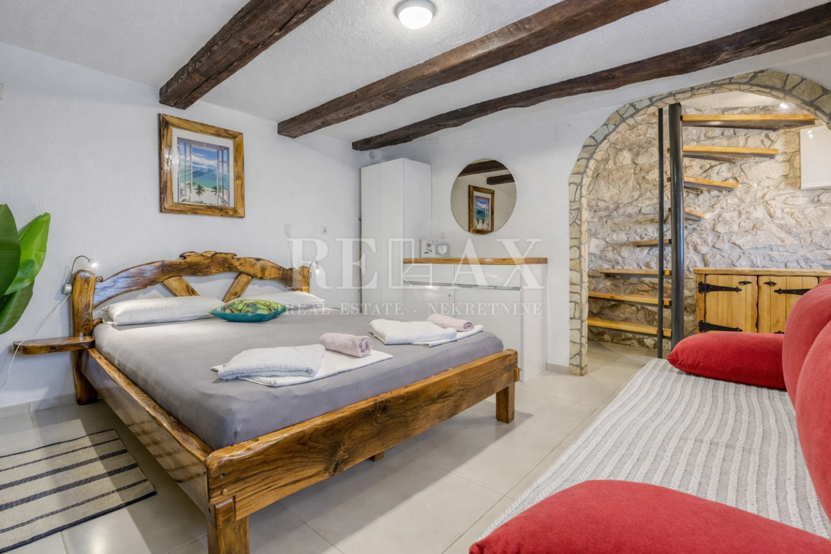 Crikvenica - čudovita kamnita hiša na mirni lokaciji