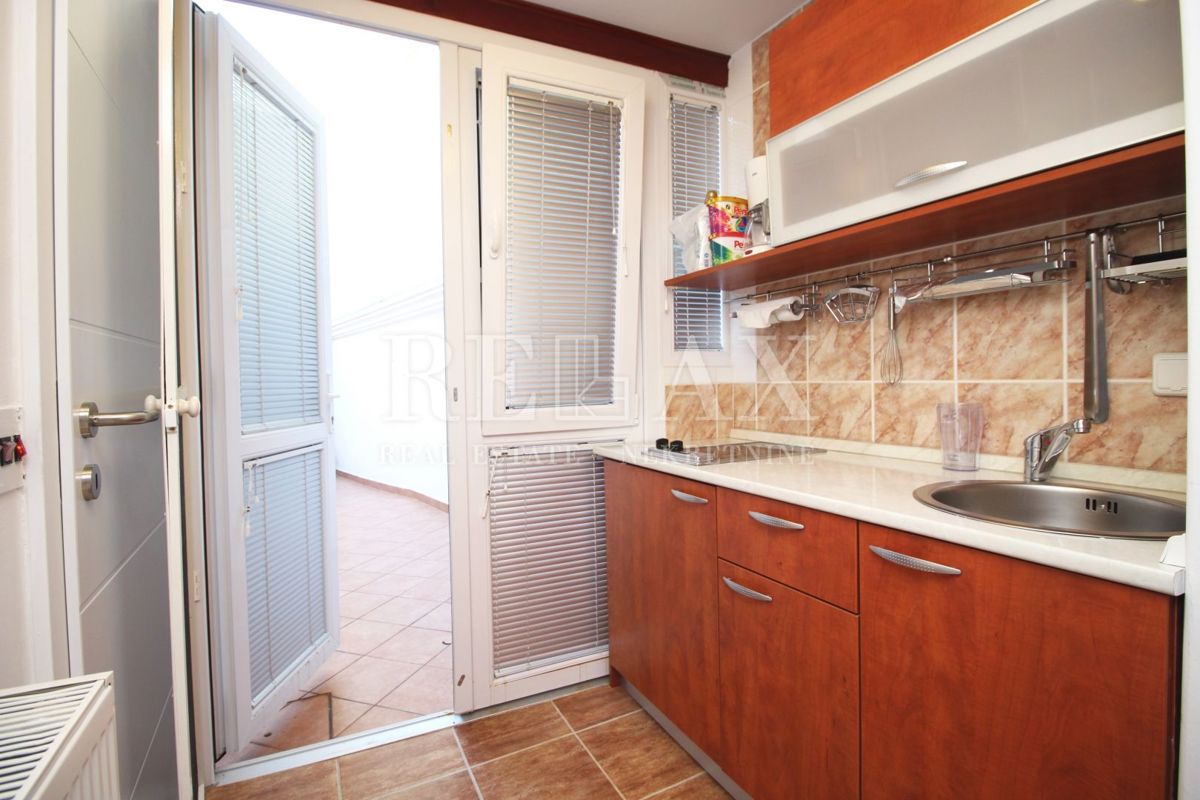 CRIKVENICA - Hiša v centru, garaža, pogled na morje