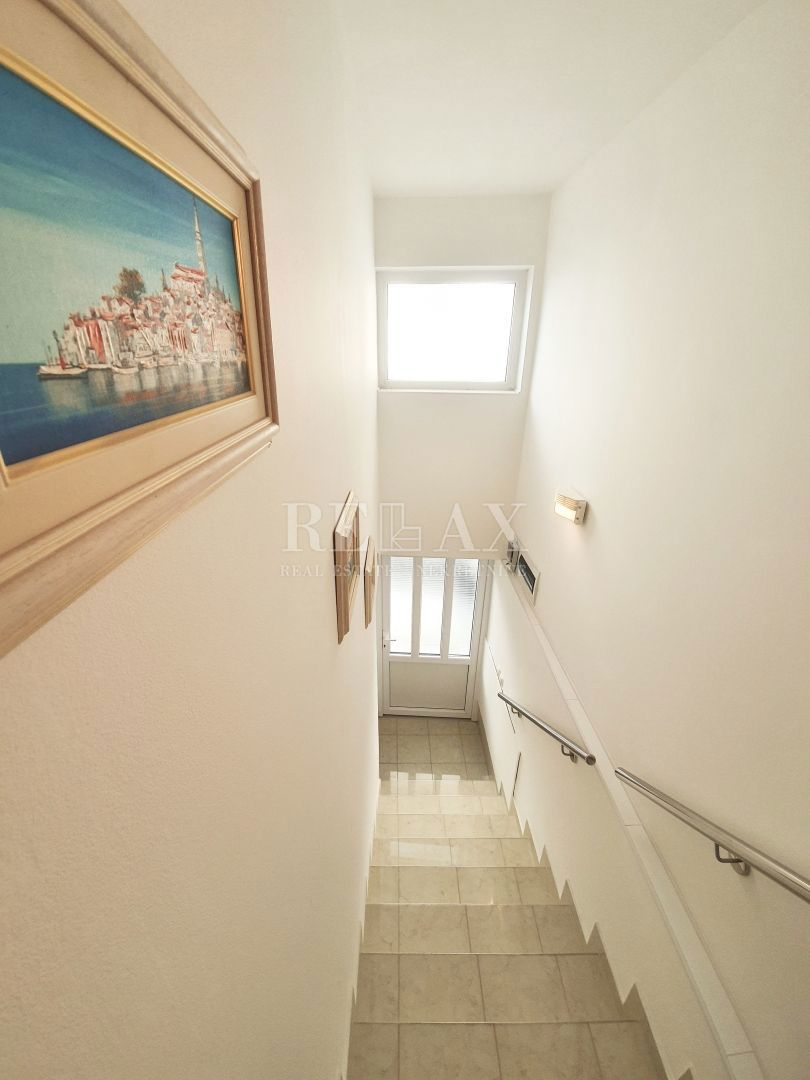 CRIKVENICA - Hiša v centru, garaža, pogled na morje