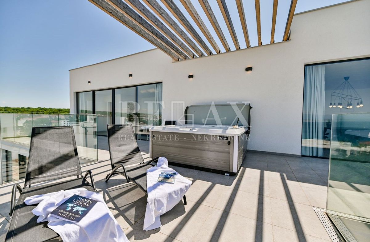 KRK, MALINSKA - Luksuzni penthouse s pogledom na morje