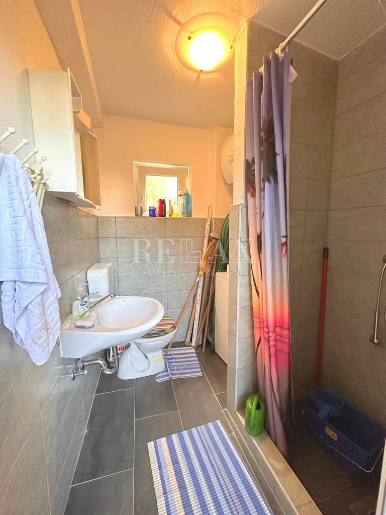Novi Vinodolski - Hiša z tremi apartmaji