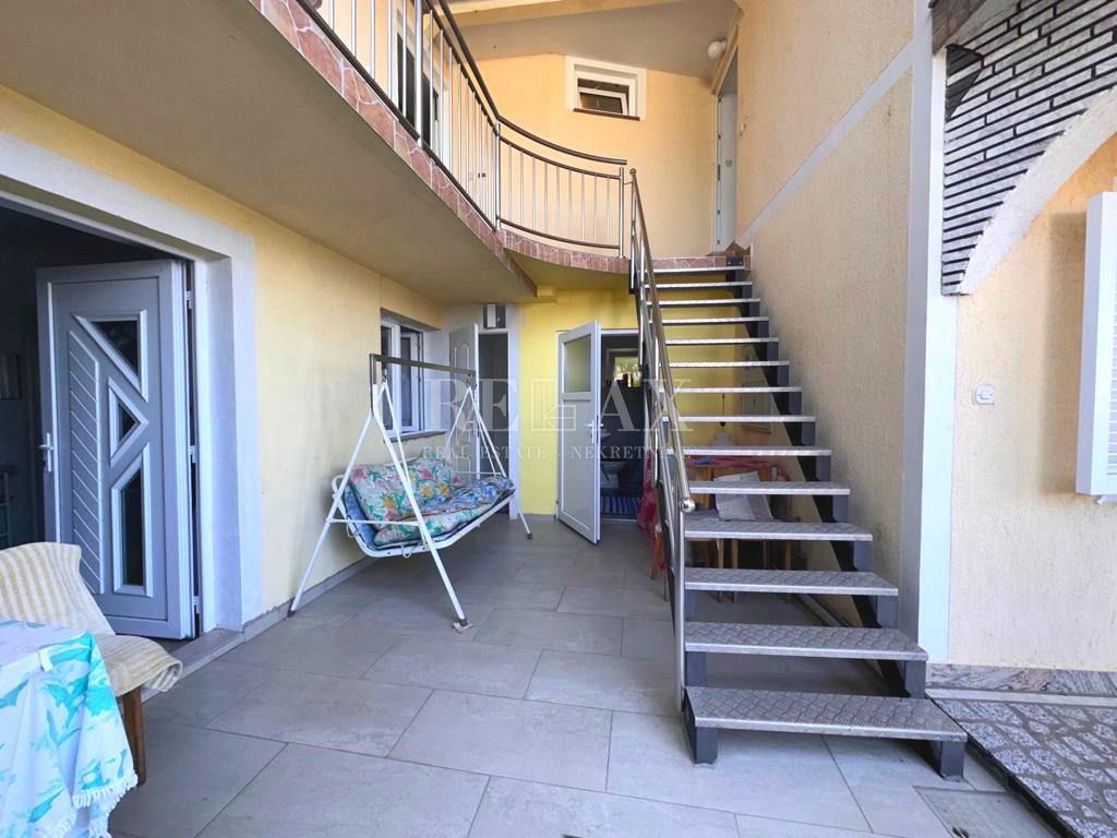 Novi Vinodolski - Hiša z tremi apartmaji