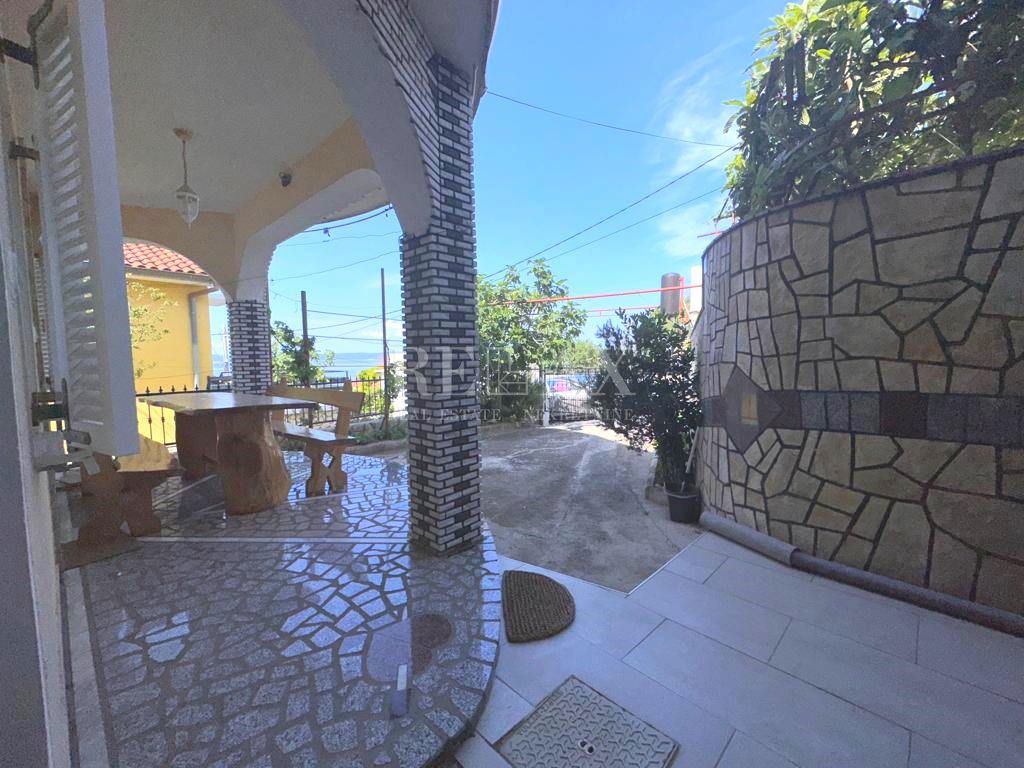 Novi Vinodolski - Hiša z tremi apartmaji
