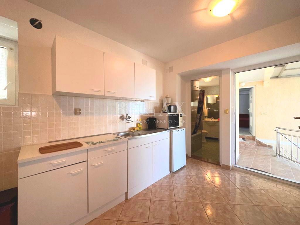 Novi Vinodolski - Hiša z tremi apartmaji