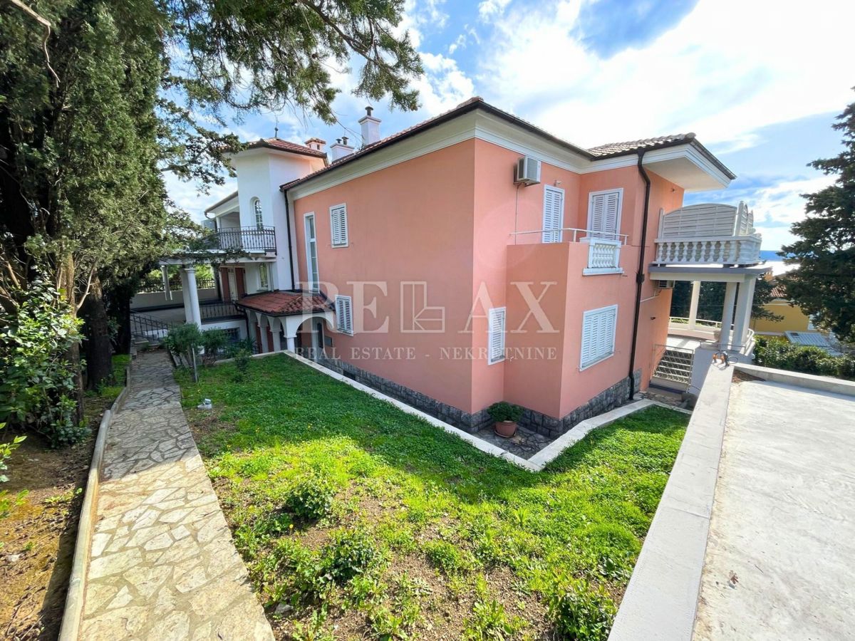 Crikvenica - Mediteranska vila z vrtom in gostiščem