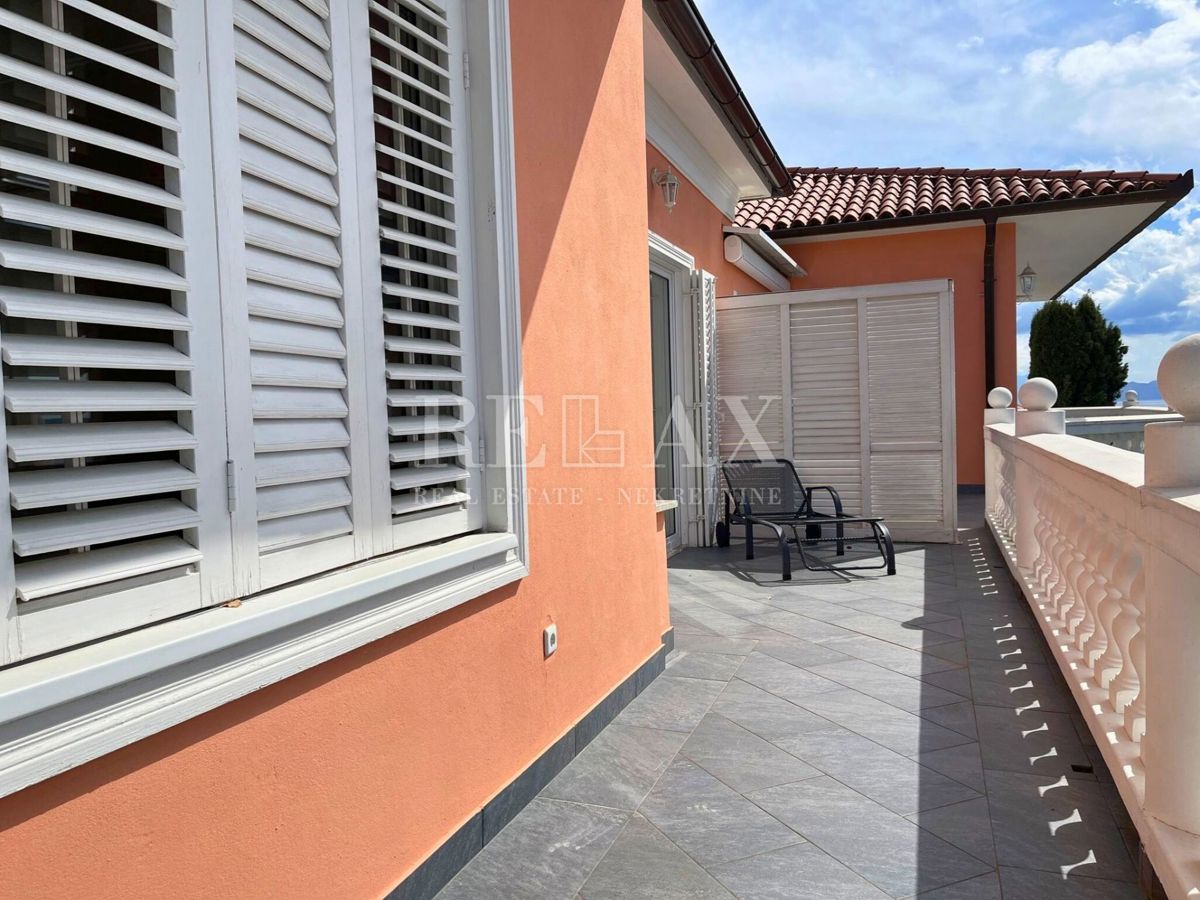 Crikvenica - Mediteranska vila z vrtom in gostiščem