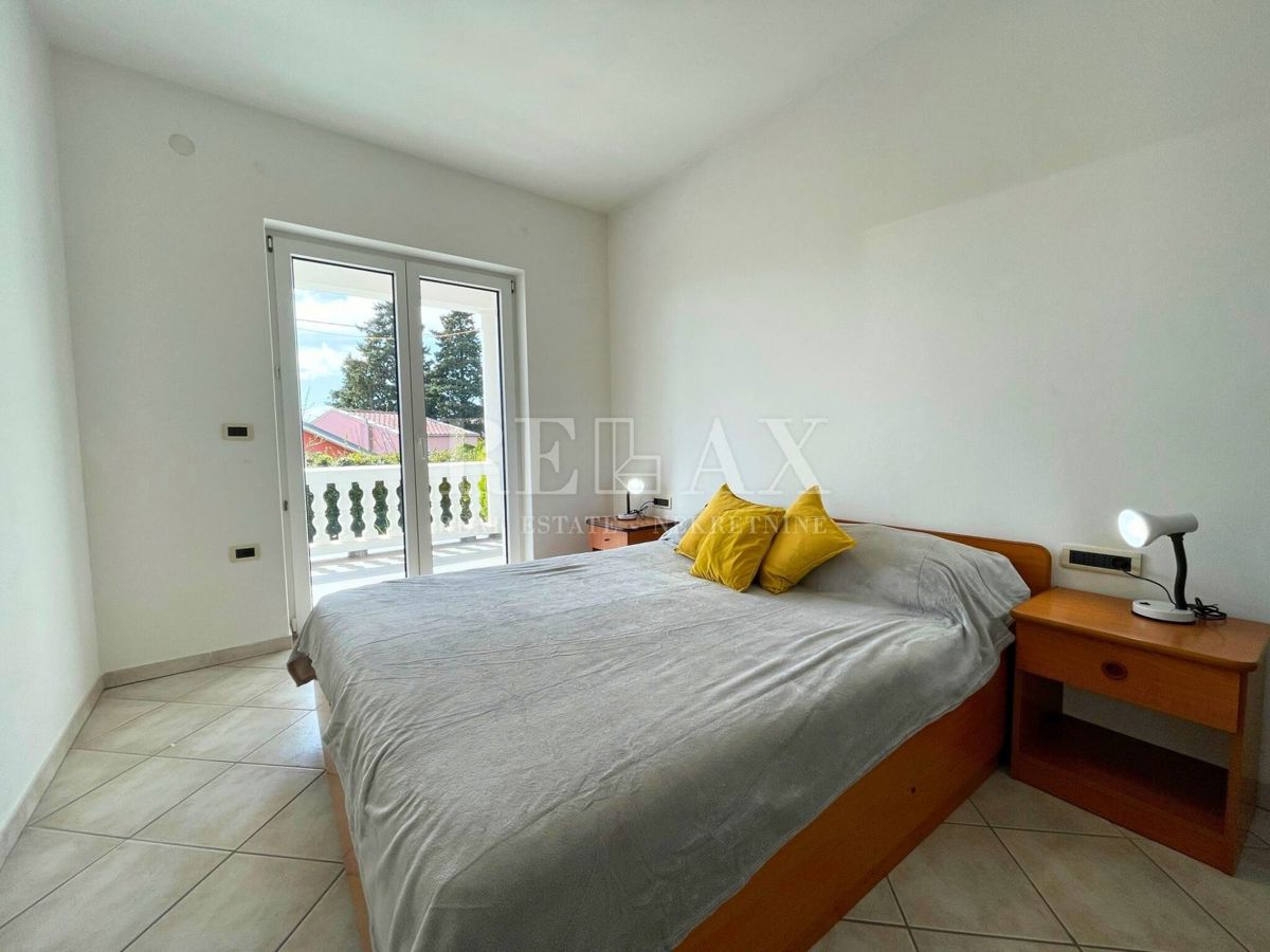 Crikvenica - Mediteranska vila z vrtom in gostiščem