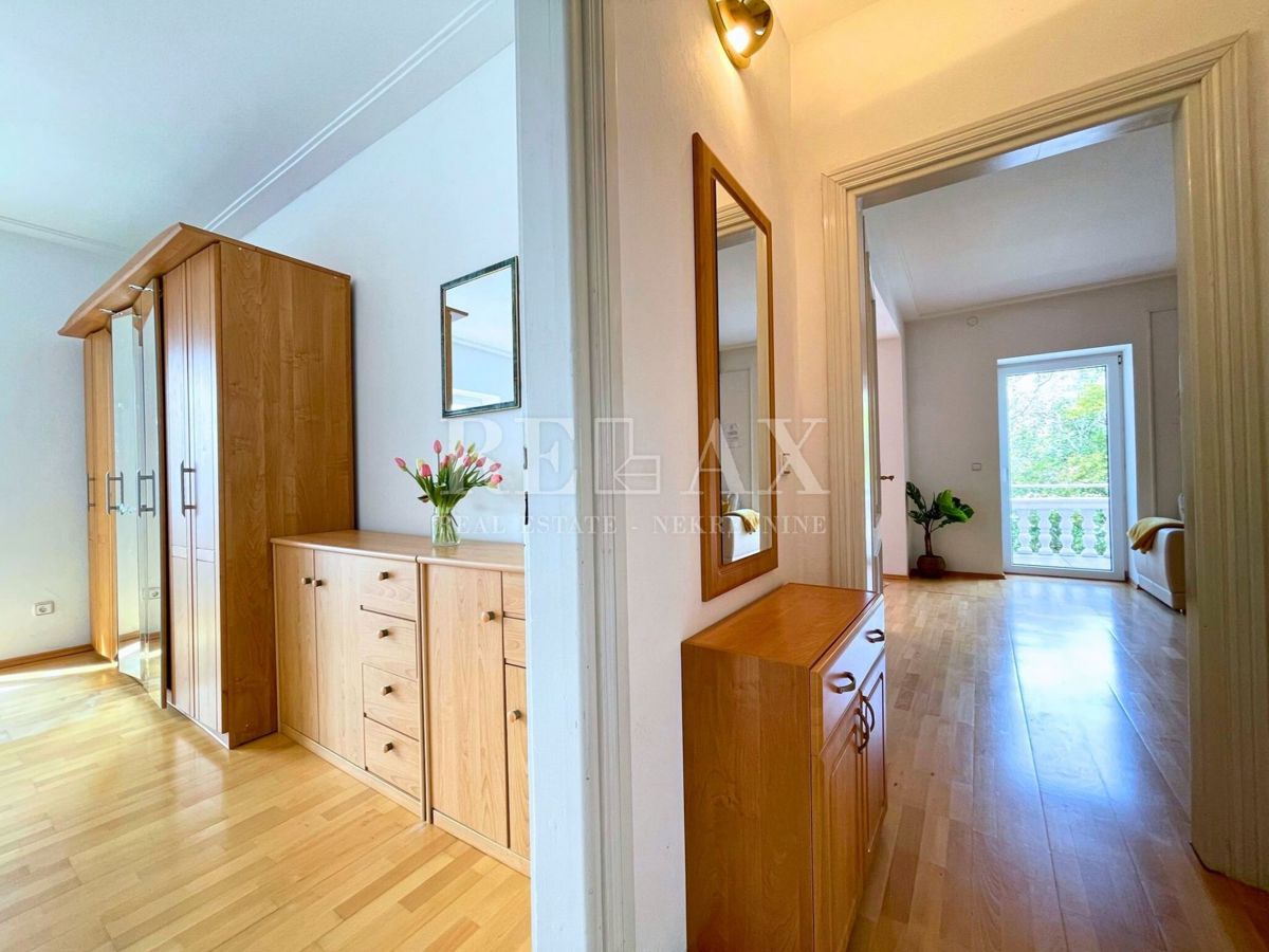 Crikvenica - Mediteranska vila z vrtom in gostiščem