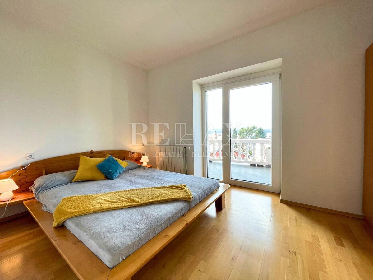 Crikvenica - Mediteranska vila z vrtom in gostiščem