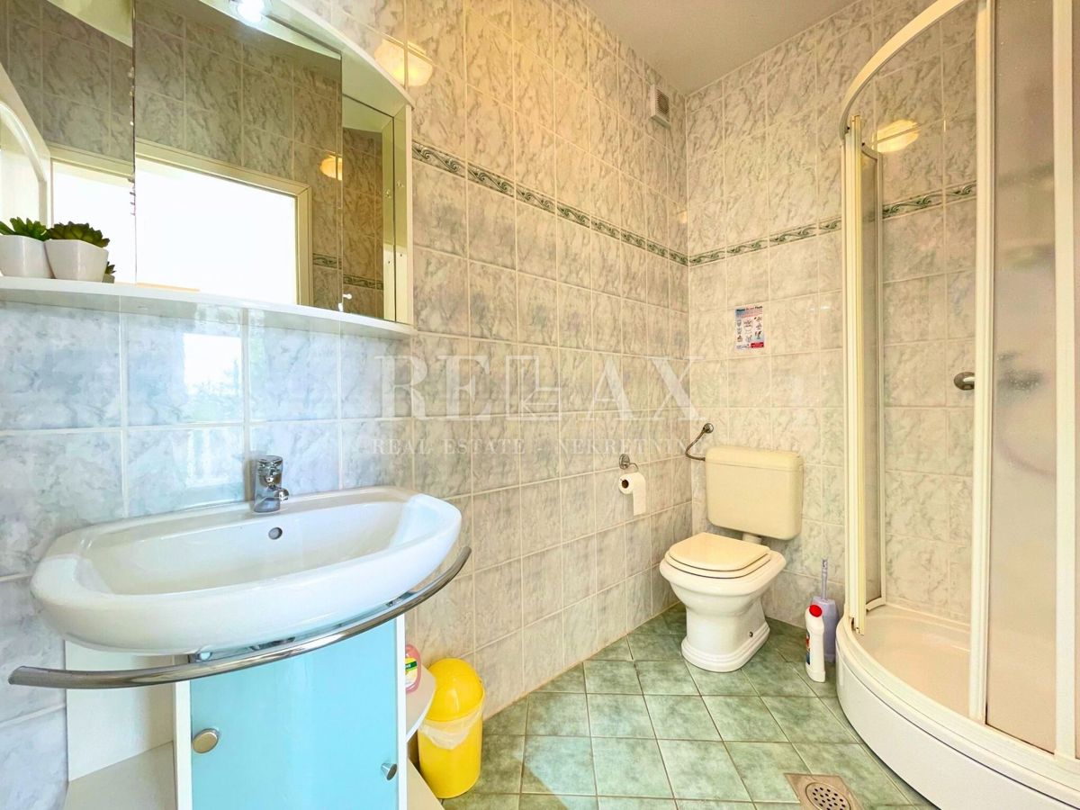Crikvenica - Mediteranska vila z vrtom in gostiščem