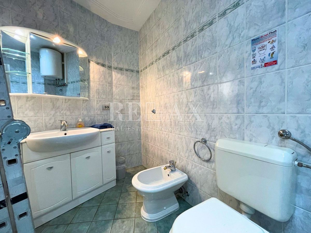 Crikvenica - Mediteranska vila z vrtom in gostiščem