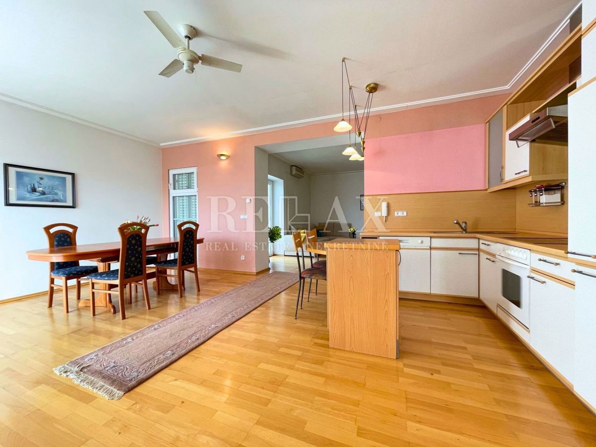 Crikvenica - Mediteranska vila z vrtom in gostiščem