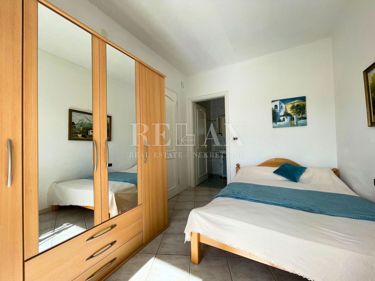 Crikvenica - Mediteranska vila z vrtom in gostiščem