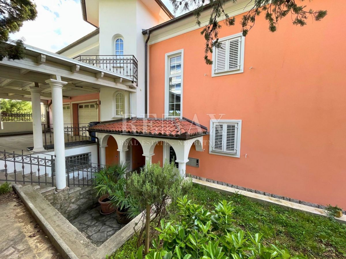 Crikvenica - Mediteranska vila z vrtom in gostiščem