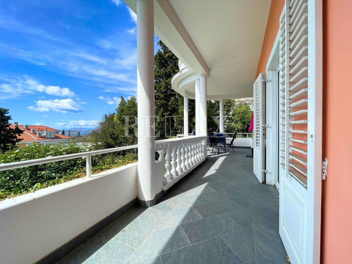 Crikvenica - Mediteranska vila z vrtom in gostiščem