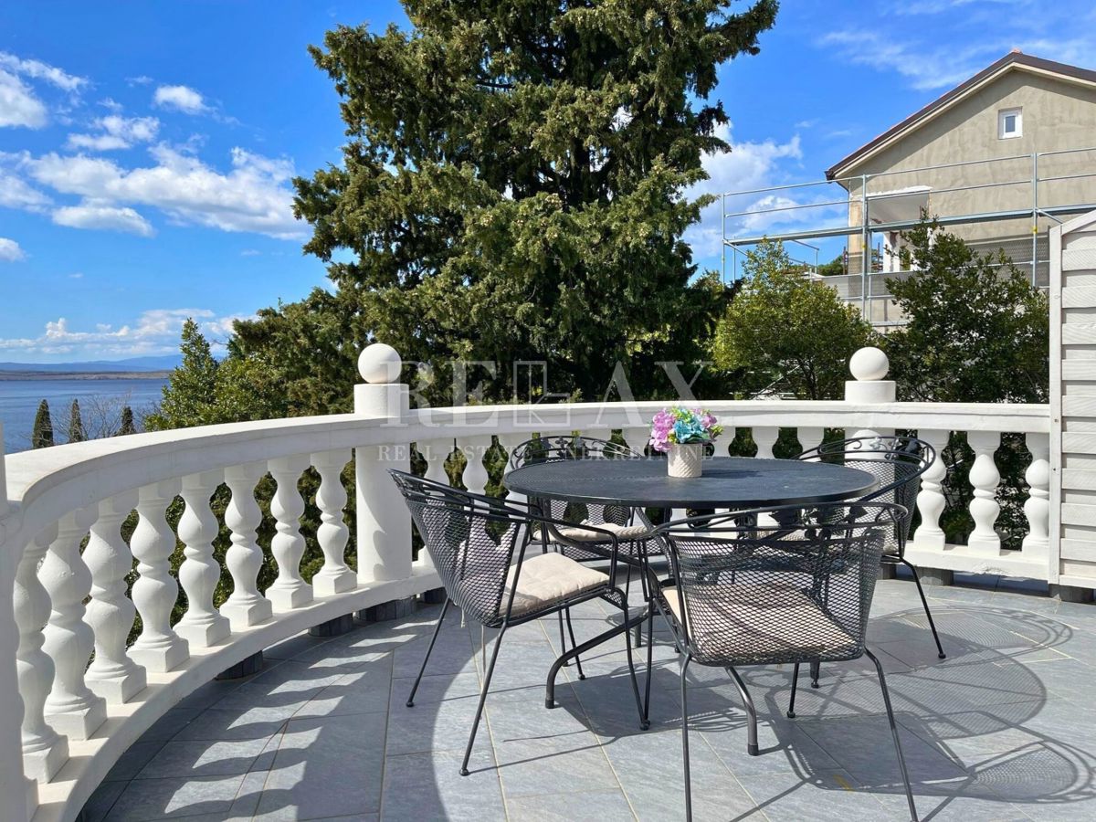 Crikvenica - Mediteranska vila z vrtom in gostiščem
