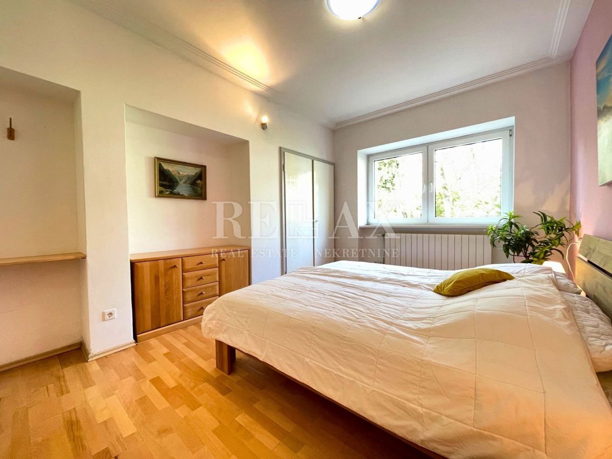 Crikvenica - Mediteranska vila z vrtom in gostiščem