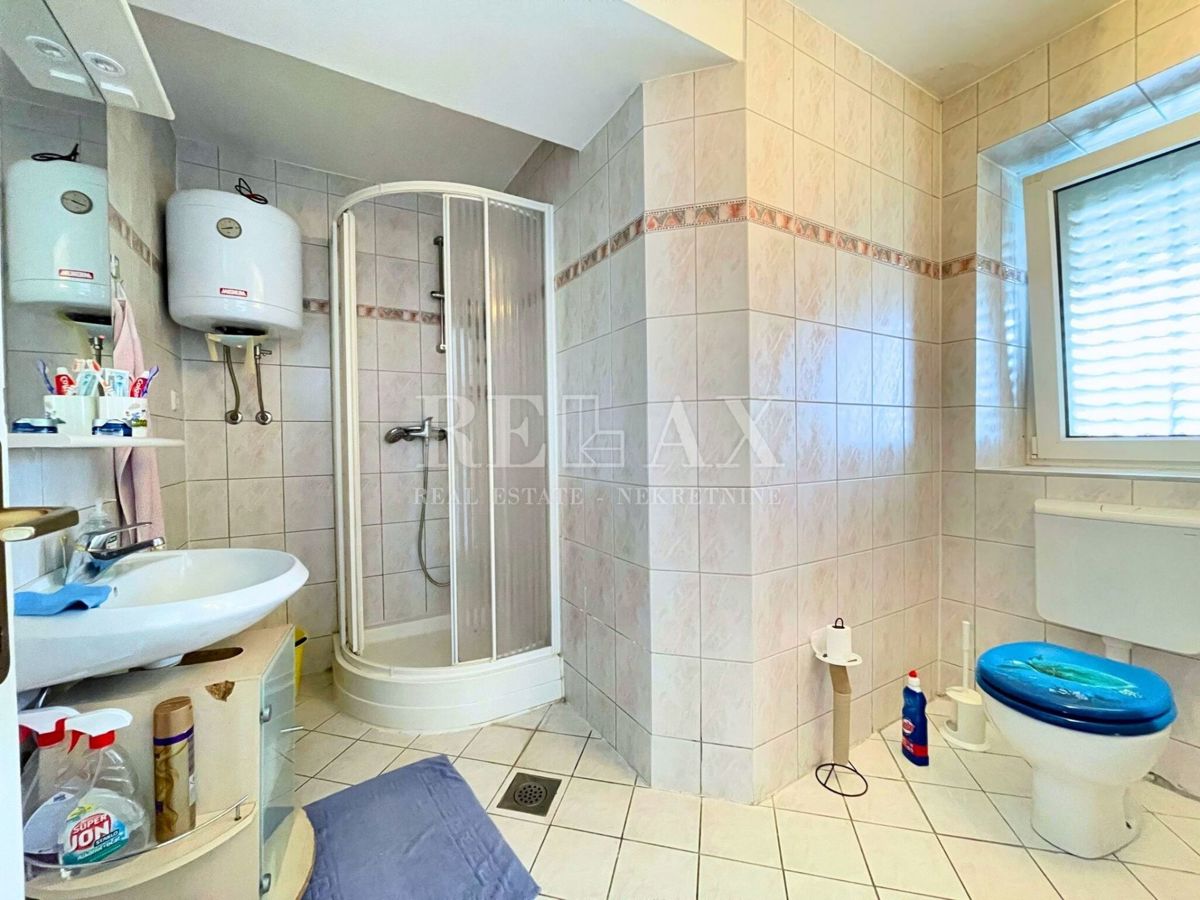 Crikvenica - Mediteranska vila z vrtom in gostiščem