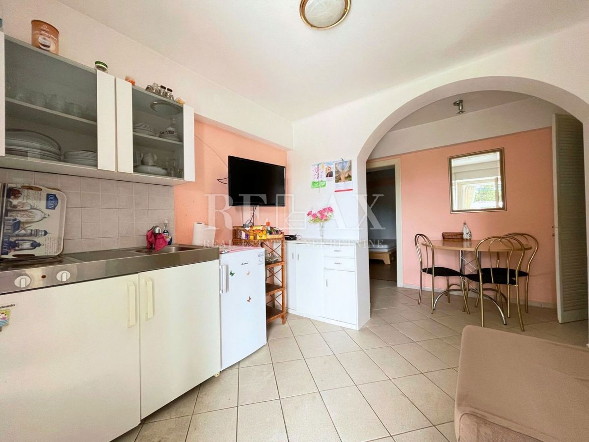 Crikvenica - Mediteranska vila z vrtom in gostiščem
