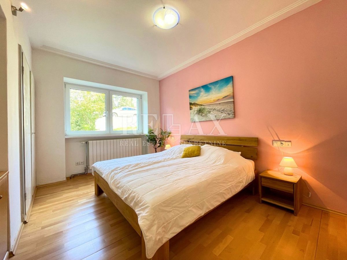 Crikvenica - Mediteranska vila z vrtom in gostiščem