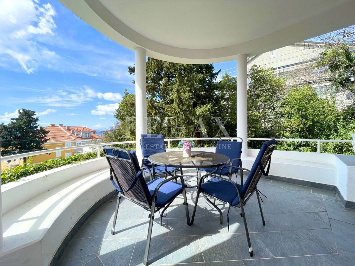 Crikvenica - Mediteranska vila z vrtom in gostiščem