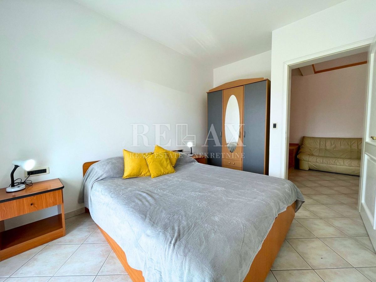 Crikvenica - Mediteranska vila z vrtom in gostiščem