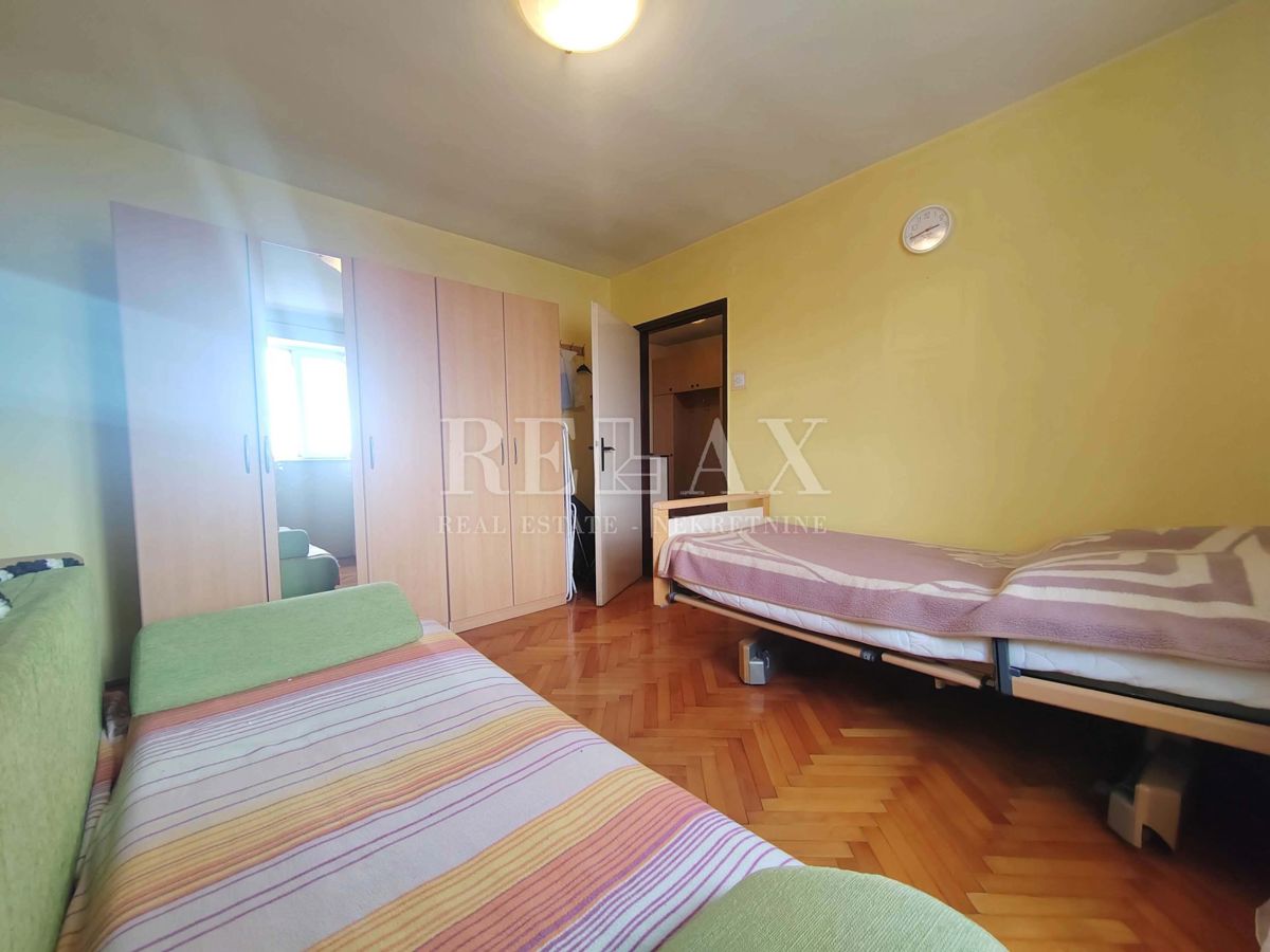 Senj – Dvosobno Stanovanje v Bližini Mesta in Morja