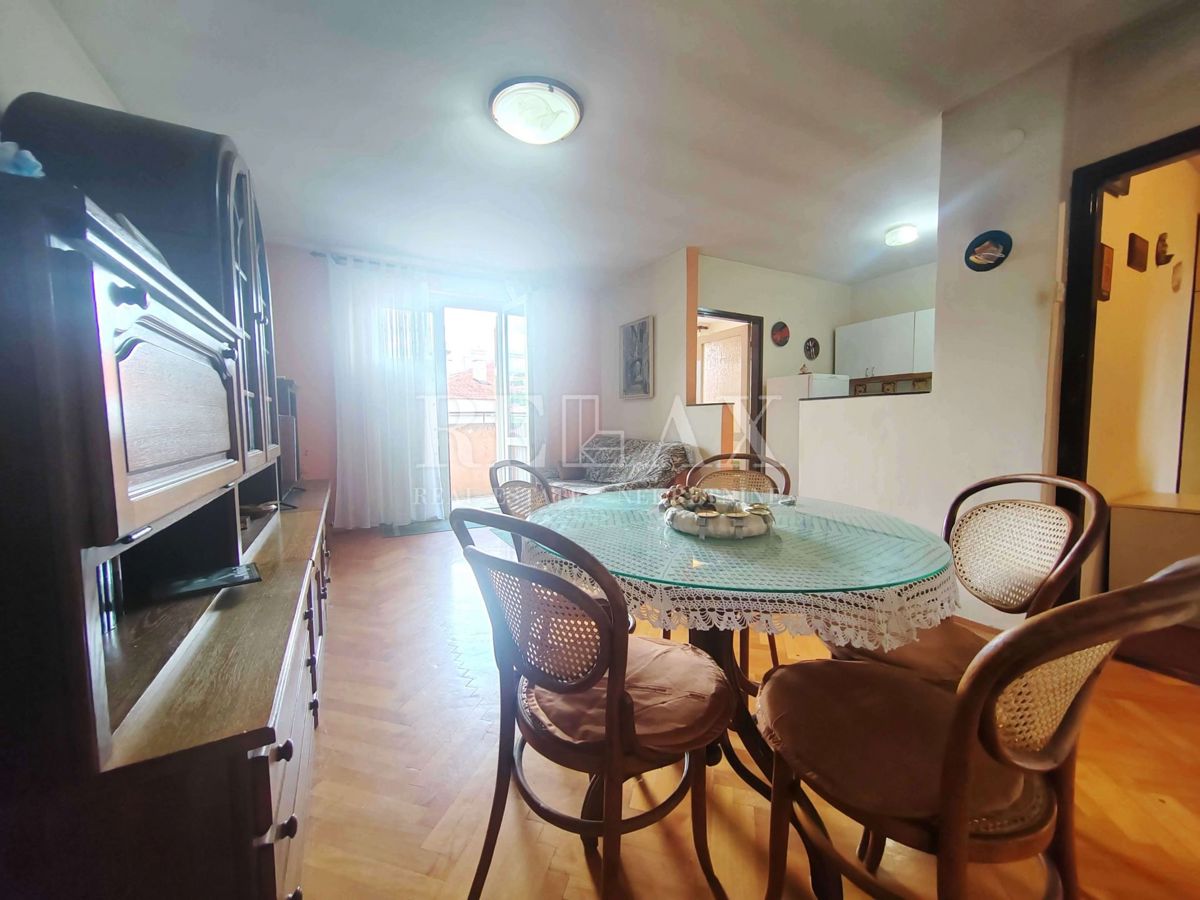 Senj – Dvosobno Stanovanje v Bližini Mesta in Morja
