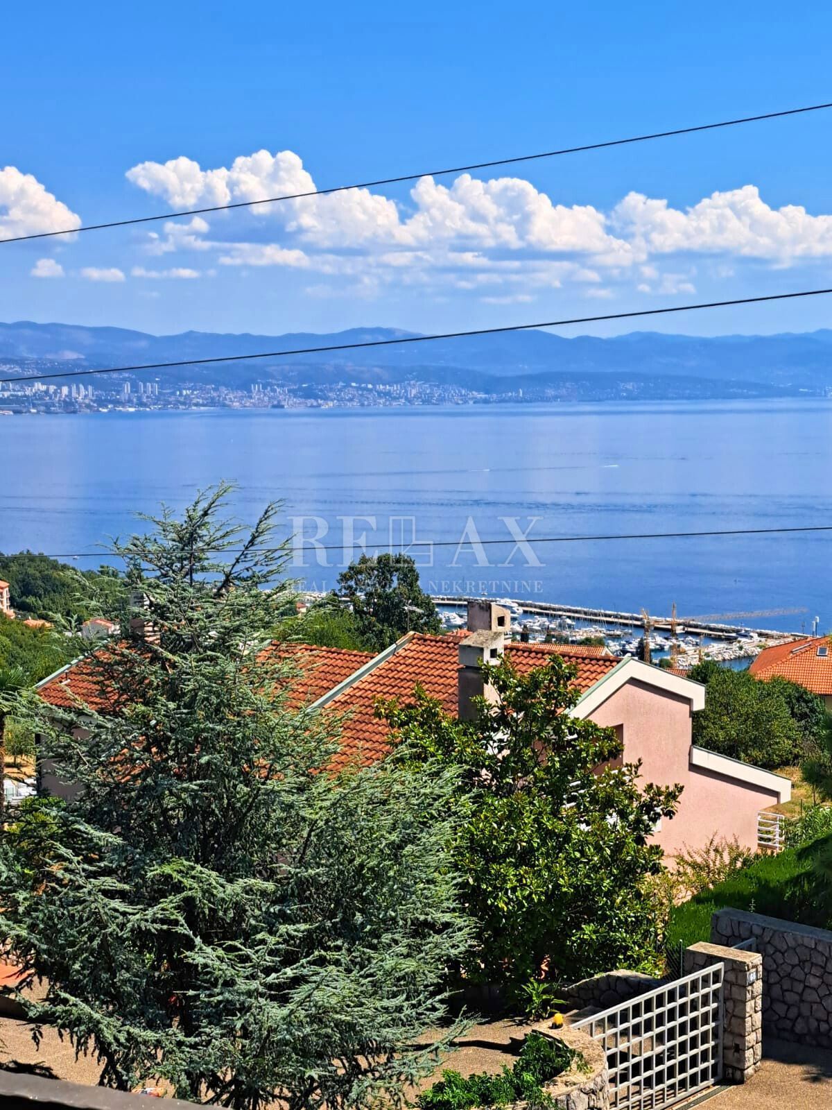Opatija, Ičići - stanovanje z dodatno mansardo