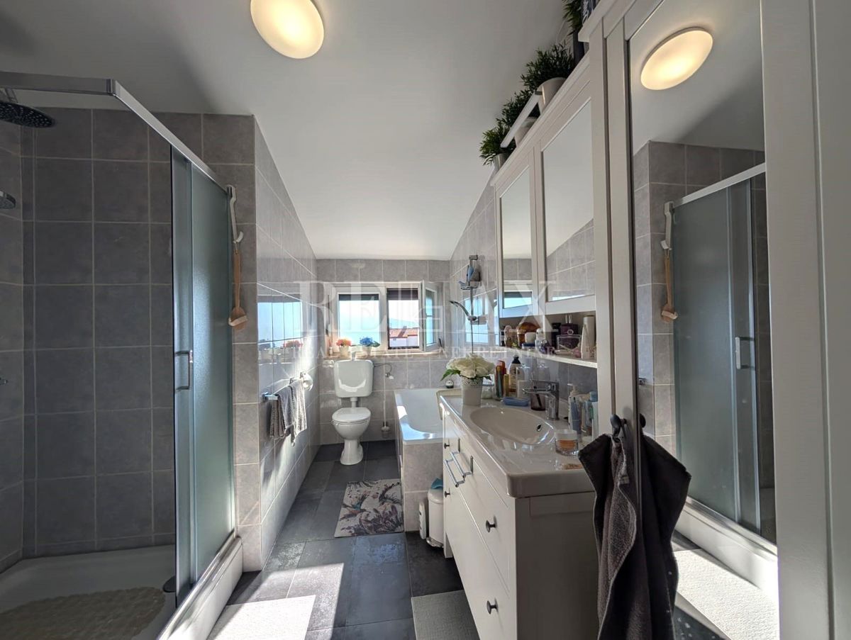 Novi Vinodolski – Stanovanje v Centru s Pogledom na Morje