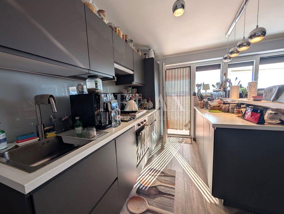 Novi Vinodolski – Stanovanje v Centru s Pogledom na Morje