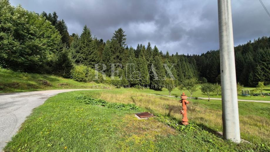 Gorski Kotar, Črni Lazi - zazidljivo zemljišče, 999 m2