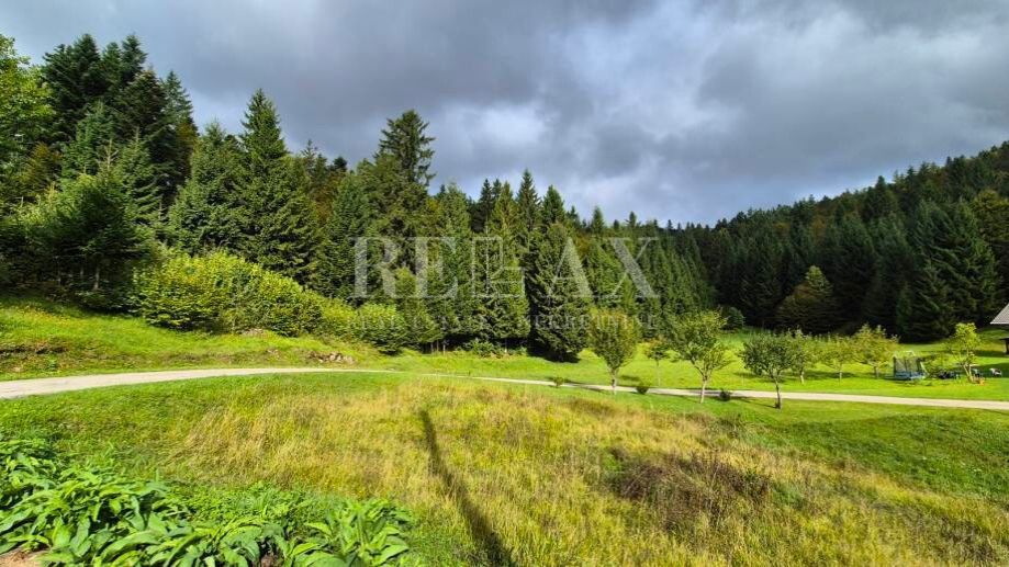 Gorski Kotar, Črni Lazi - zazidljivo zemljišče, 999 m2