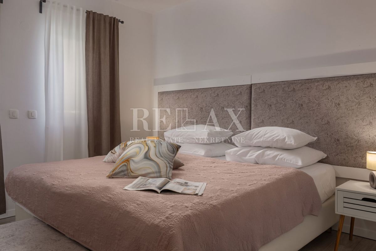 Tribalj - moderna vila z bazenom