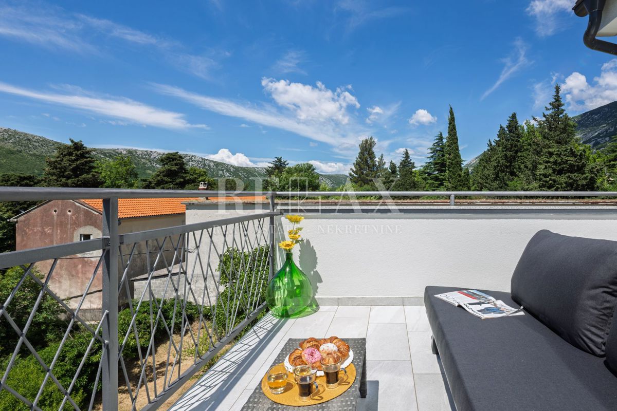 Tribalj - moderna vila z bazenom