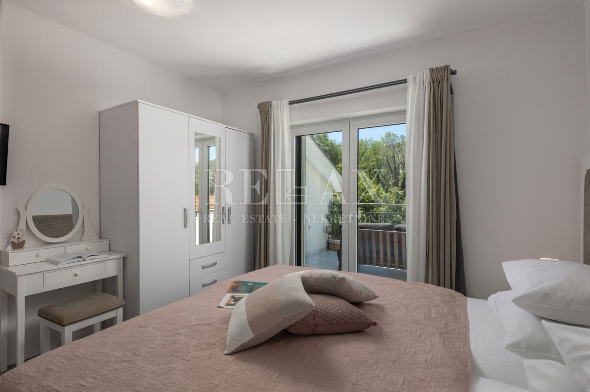 Tribalj - moderna vila z bazenom