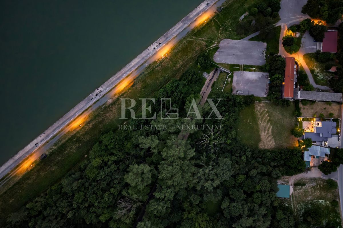 Tribalj - moderna vila z bazenom