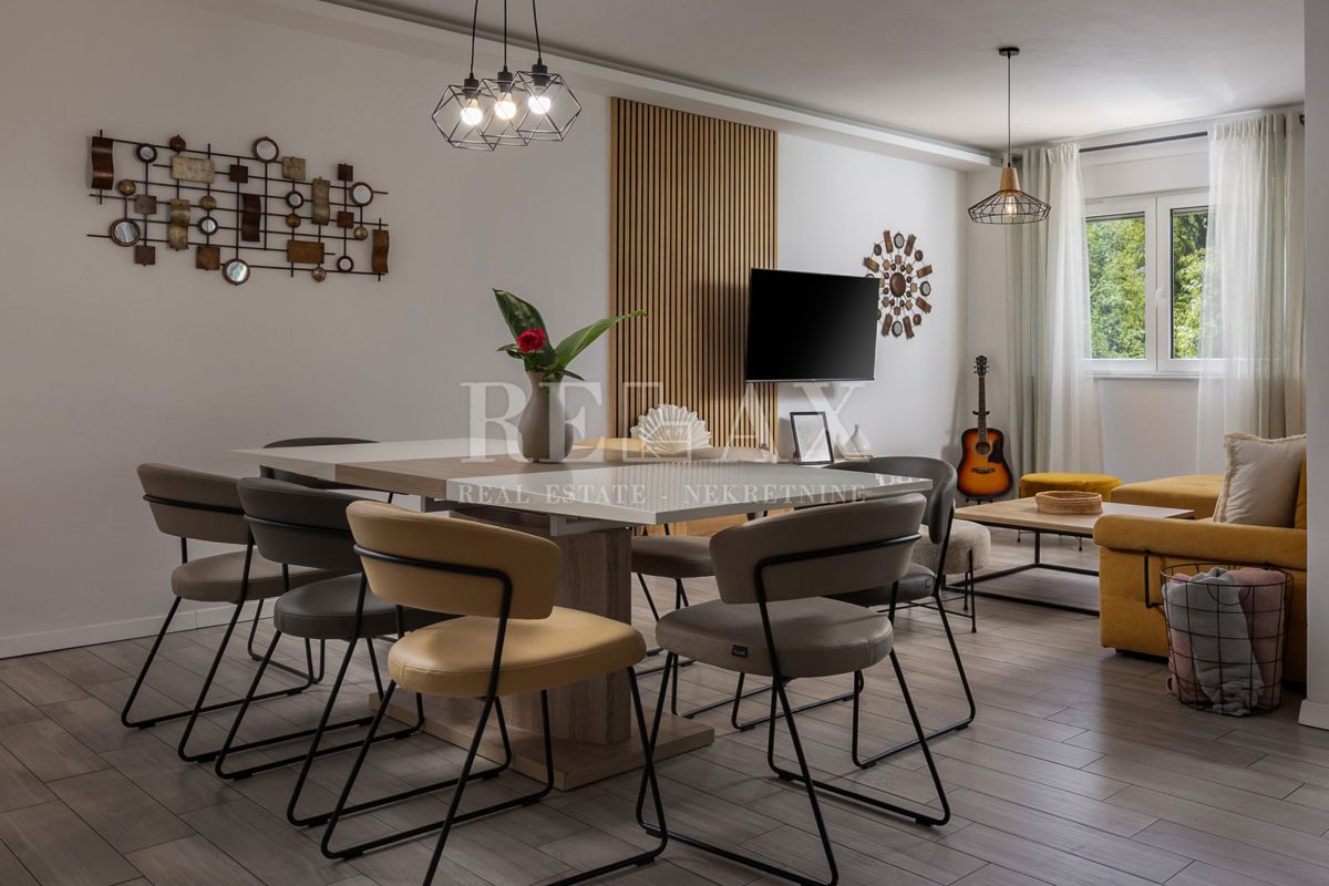 Tribalj - moderna vila z bazenom