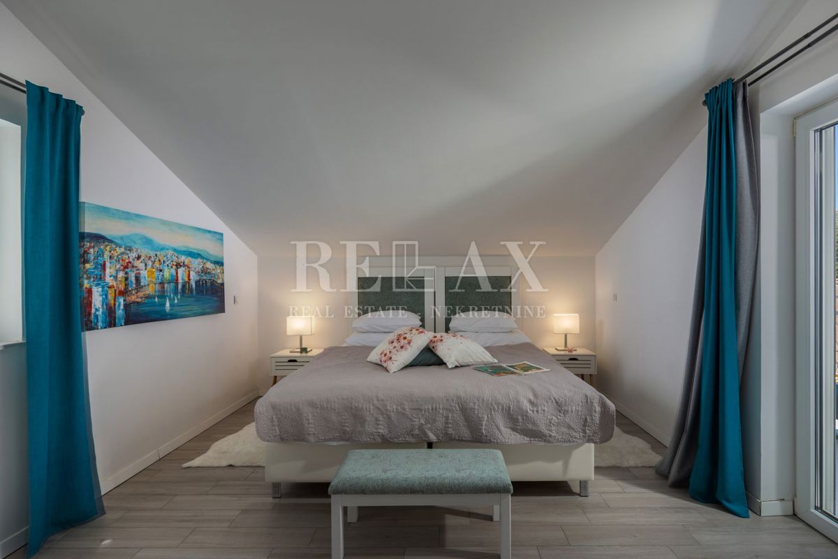 Tribalj - moderna vila z bazenom