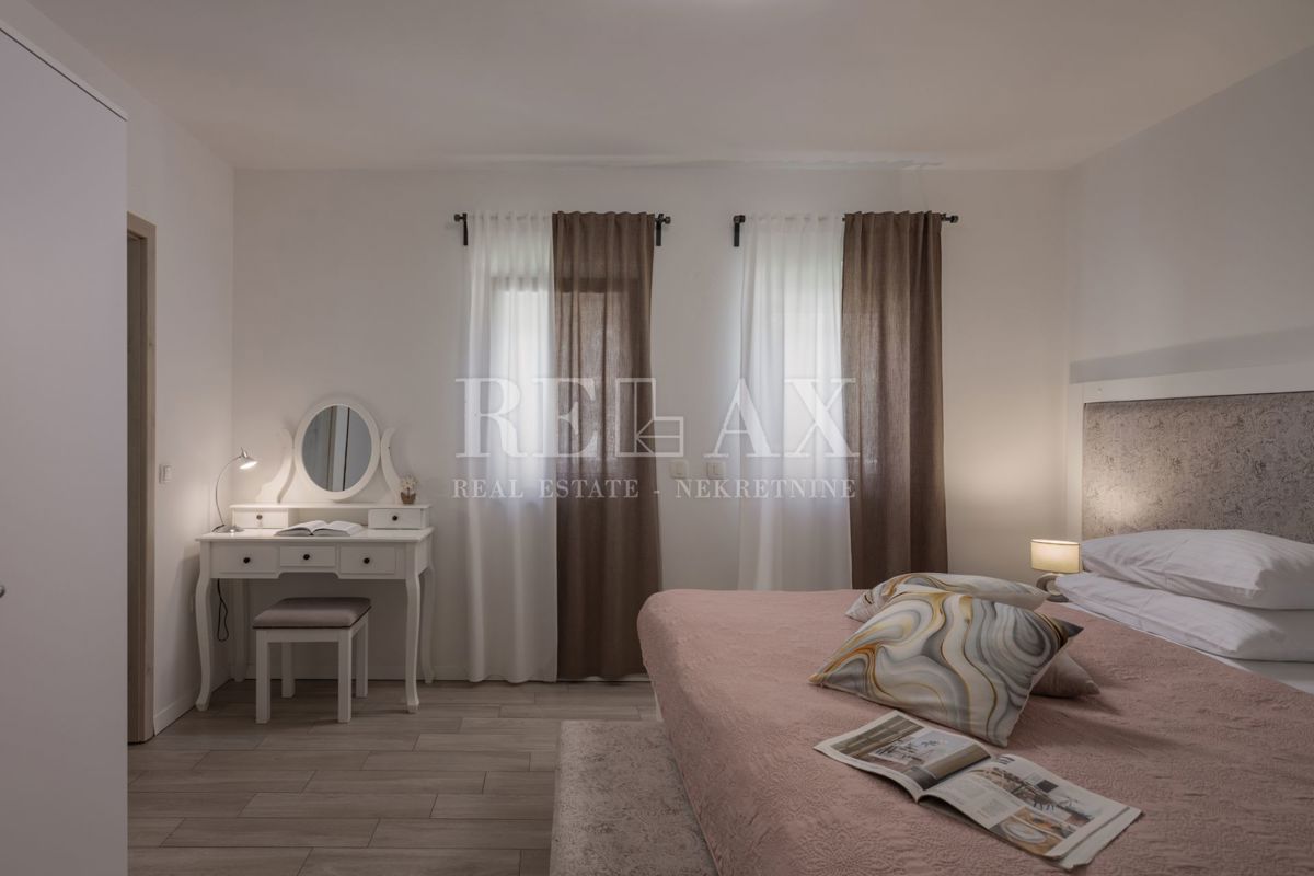 Tribalj - moderna vila z bazenom