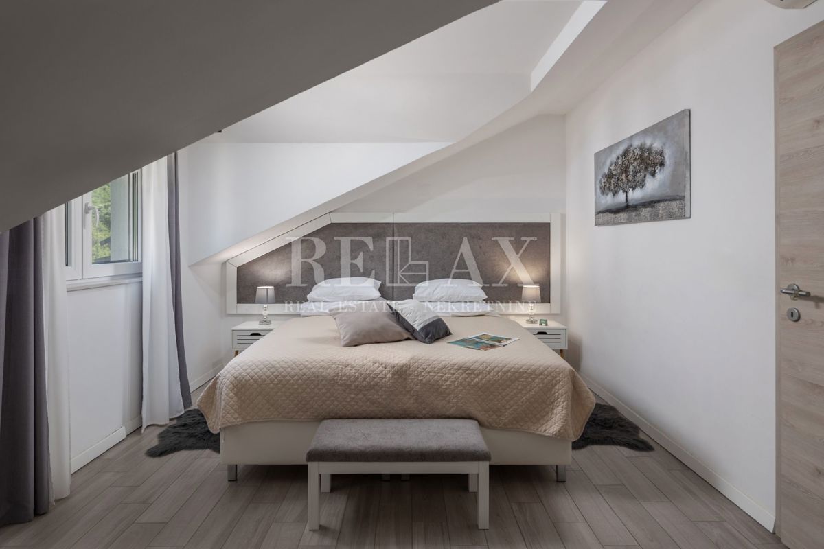 Tribalj - moderna vila z bazenom