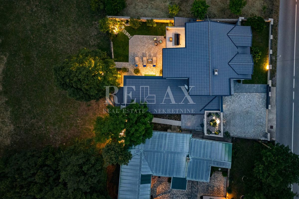 Tribalj - moderna vila z bazenom