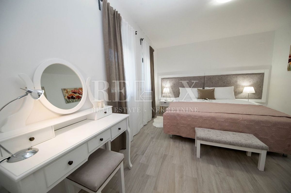 Tribalj - moderna vila z bazenom