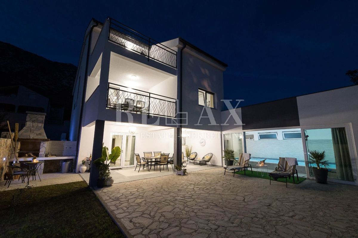 Tribalj - moderna vila z bazenom