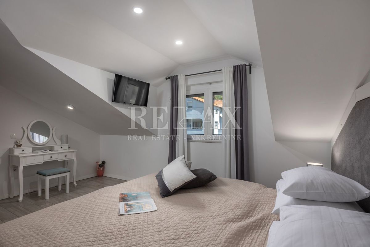 Tribalj - moderna vila z bazenom