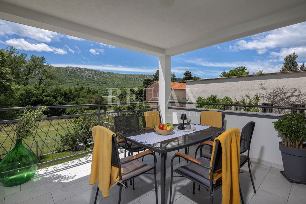 Tribalj - moderna vila z bazenom