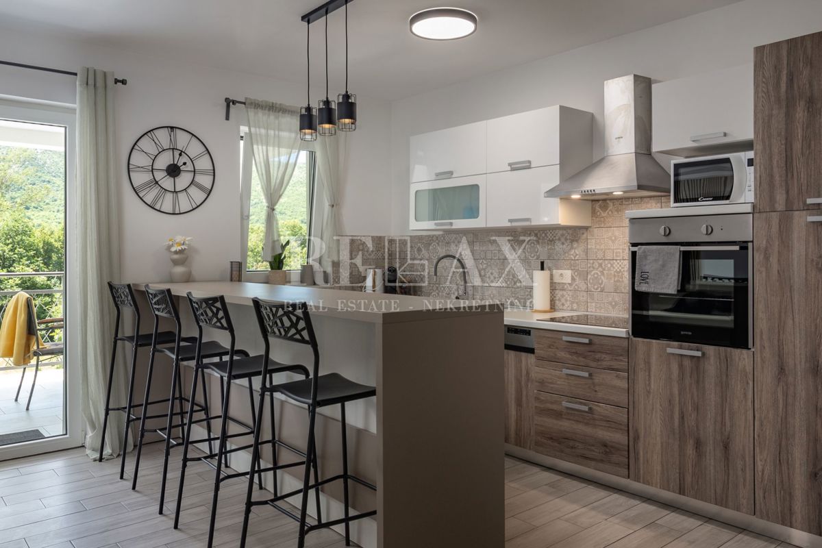 Tribalj - moderna vila z bazenom