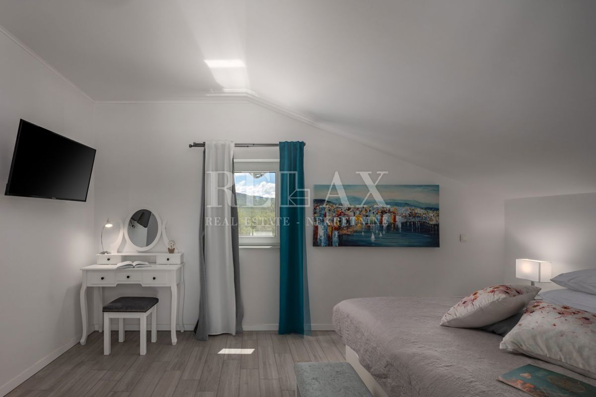 Tribalj - moderna vila z bazenom