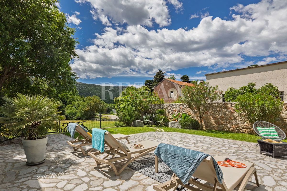 Tribalj - moderna vila z bazenom